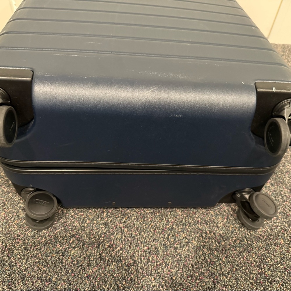 Away ‘Medium’ Midnight Blue Travel Suitcase - Picture 8 of 13